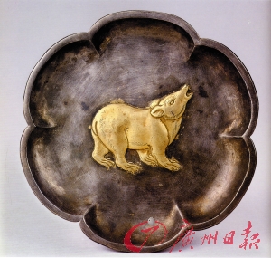 鎏金熊文六曲银盘 鎏金熊文六曲银盘