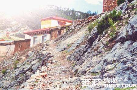 “尼果”藏语是神山之冠的意思" alt=