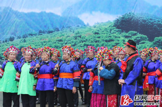 江华县:特色婚礼瑶味浓(组图)