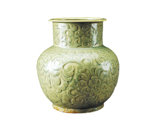 北宋青釉刻花缠枝牡丹纹直口尊 北宋青釉刻花缠枝牡丹纹直口尊