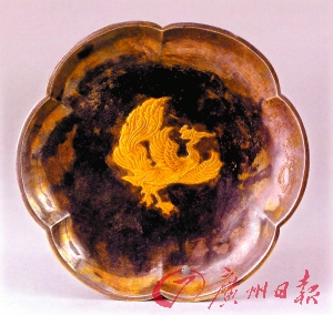 鎏金凤鸟纹六曲银盘 鎏金凤鸟纹六曲银盘