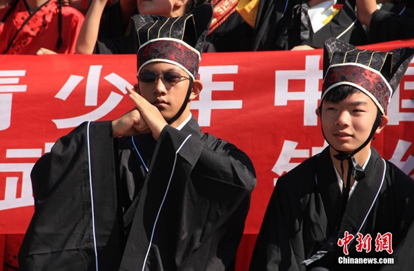 六国华裔青少年陕西&ldquo;秀&rdquo;汉服&ldquo;成人礼&rdquo;