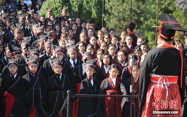 六国华裔青少年陕西&ldquo;秀&rdquo;汉服&ldquo;成人礼&rdquo;