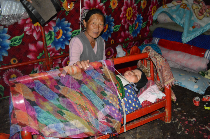 维吾尔族独特的人生礼仪“摇篮喜事” 维吾尔族独特的人生礼仪“摇篮喜事”