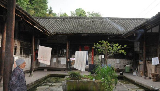 巴州百年老宅传承孝文化 \