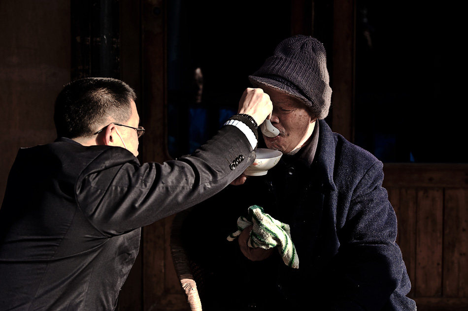 孝敬老人在生前 孝敬老人在生前