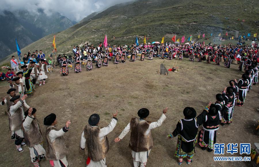 (晚报)(3)四川理县:“白石祭”再现古羌民族文化