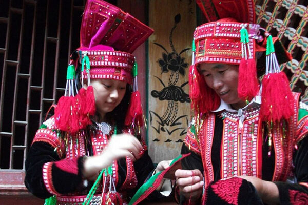 绣制服饰 绣制服饰