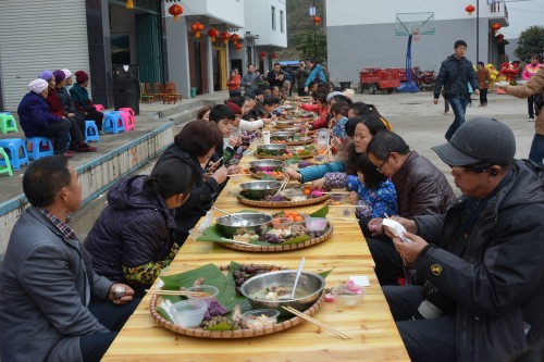 2016年天峨县迎新春群众性文化活动暨旅游推介会之壮乡刨汤节(图)