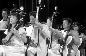 《岁月如歌》同奏中西音符