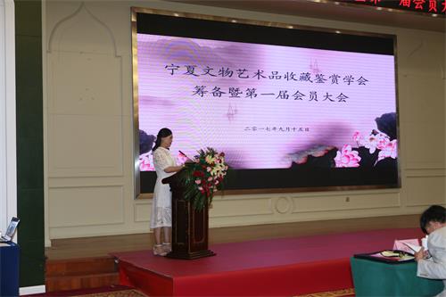 2.主持人介绍领导及嘉宾.JPG \